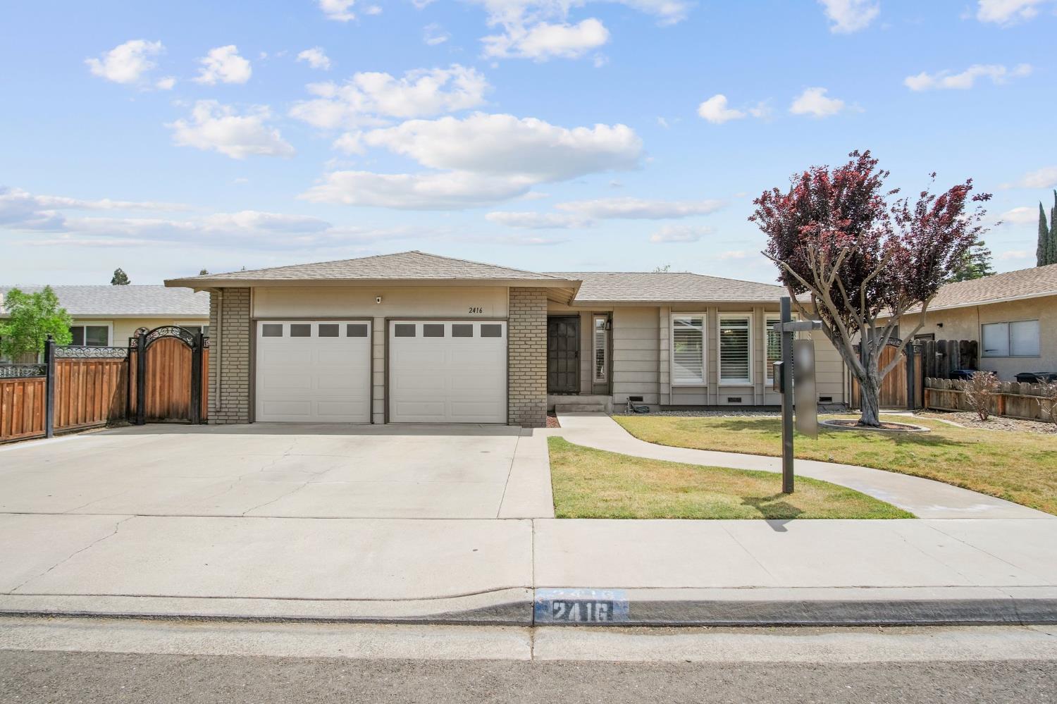 Detail Gallery Image 1 of 23 For 2416 Annhurst Ave, Turlock,  CA 95382 - 3 Beds | 2 Baths