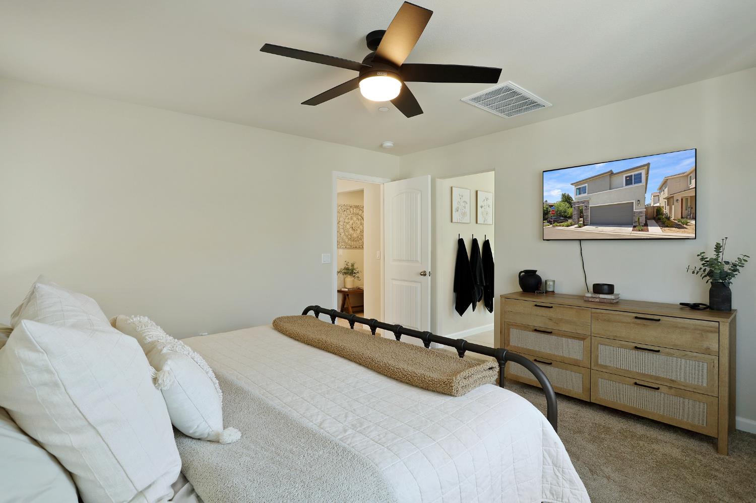 Detail Gallery Image 29 of 38 For 3921 Dedication Dr, Turlock,  CA 95382 - 3 Beds | 2/1 Baths