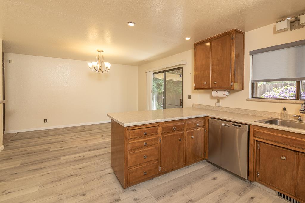 Detail Gallery Image 15 of 46 For 421 Becky Way, Waterford,  CA 95386 - 3 Beds | 2 Baths