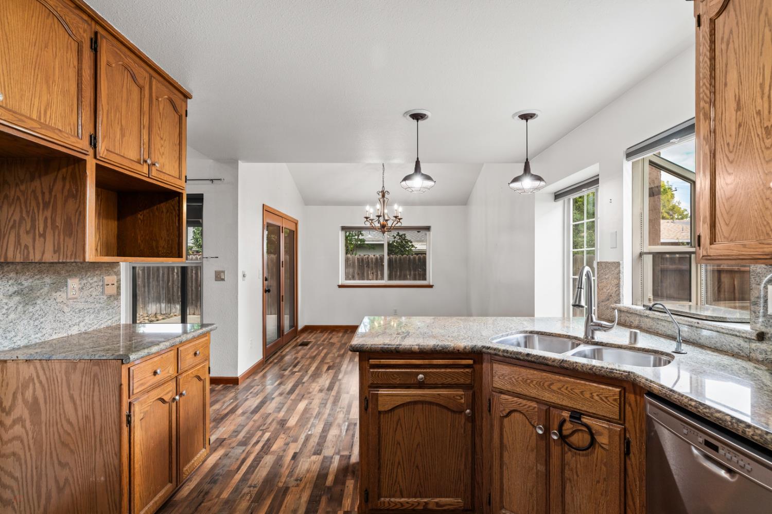 Detail Gallery Image 33 of 69 For 839 Cobblestone, Ripon,  CA 95366 - 4 Beds | 3 Baths