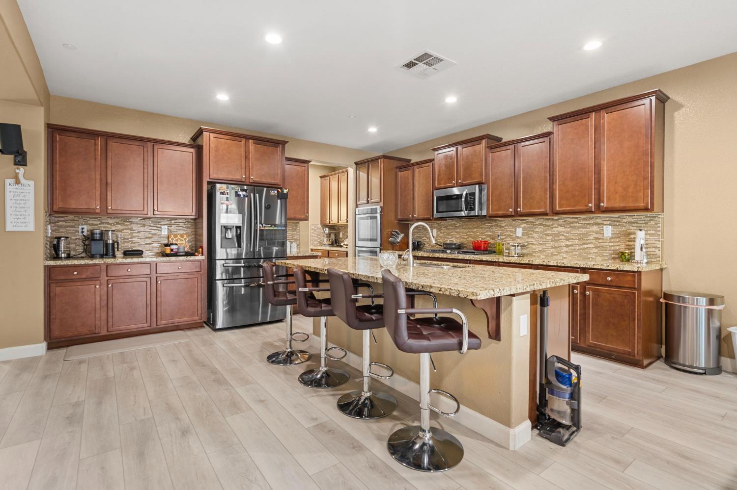 Detail Gallery Image 20 of 46 For 2317 Mathar Dr, Manteca,  CA 95337 - 5 Beds | 4/1 Baths