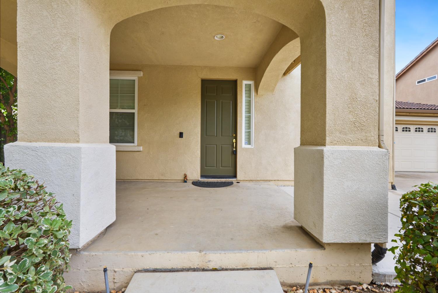 Detail Gallery Image 4 of 36 For 1408 Mendocino Creek Dtive, Patterson,  CA 95363 - 5 Beds | 3/1 Baths