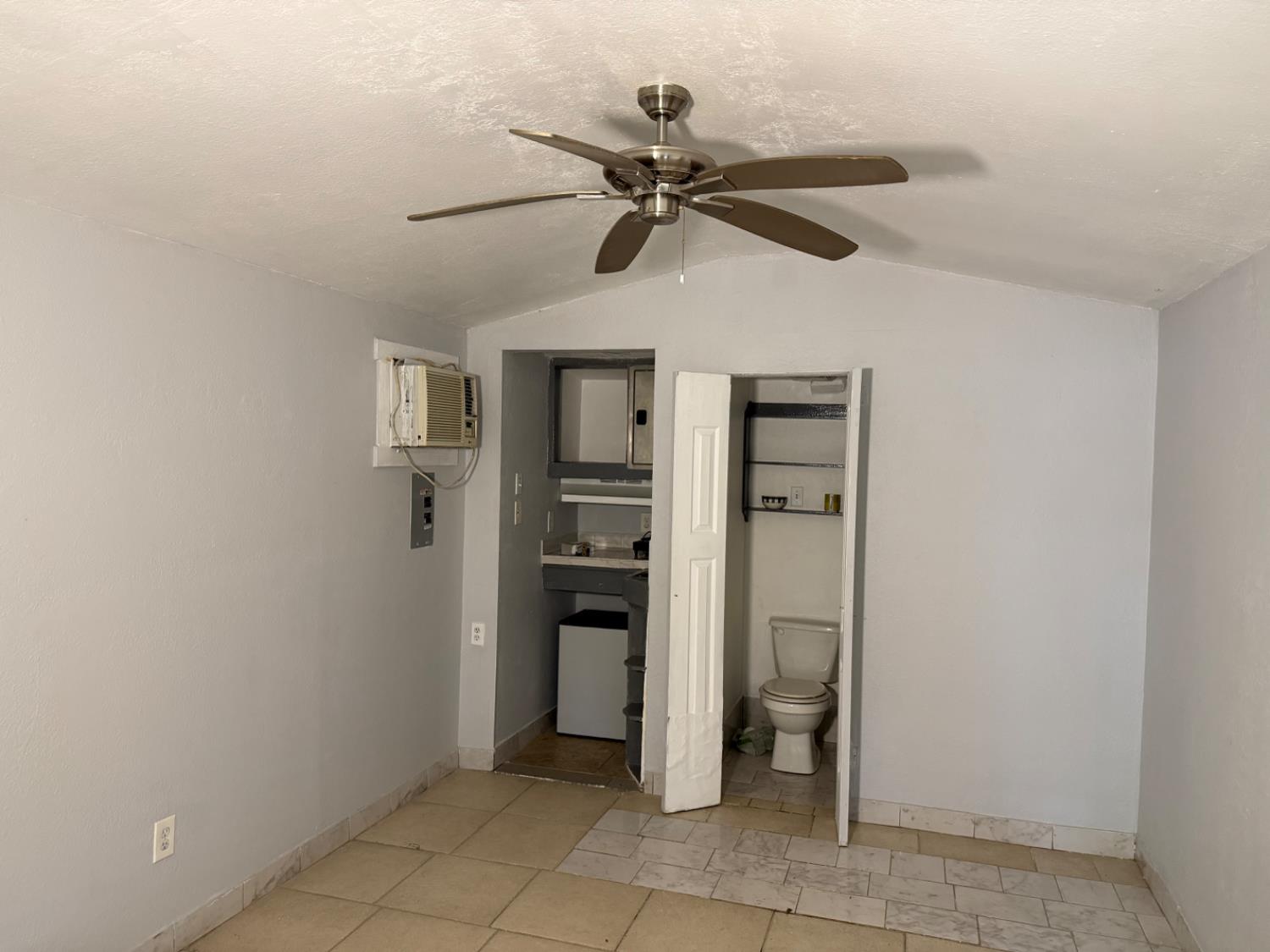 Detail Gallery Image 5 of 5 For 116 Frost Dr, Woodland,  CA 95695 - 2 Beds | 1 Baths