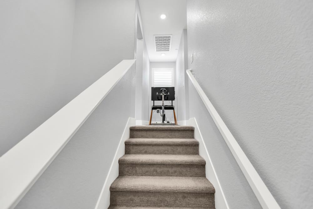 Tanager Court, West Sacramento, California image 22
