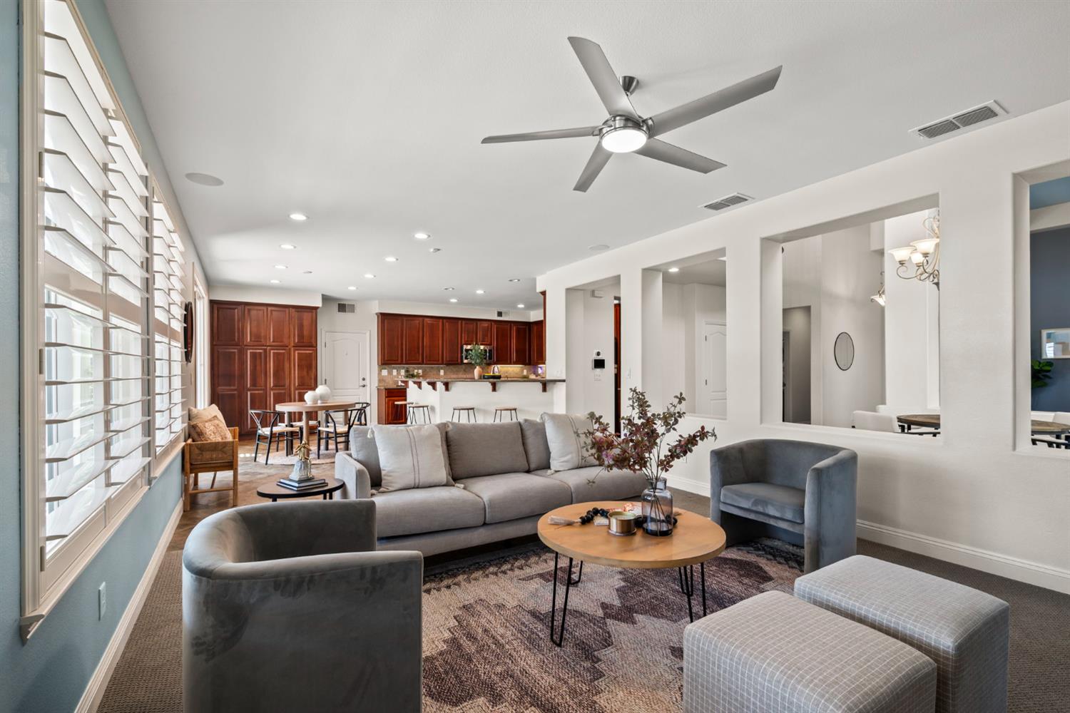 Detail Gallery Image 12 of 56 For 11896 Slate Falls Way, Rancho Cordova,  CA 95742 - 5 Beds | 3 Baths