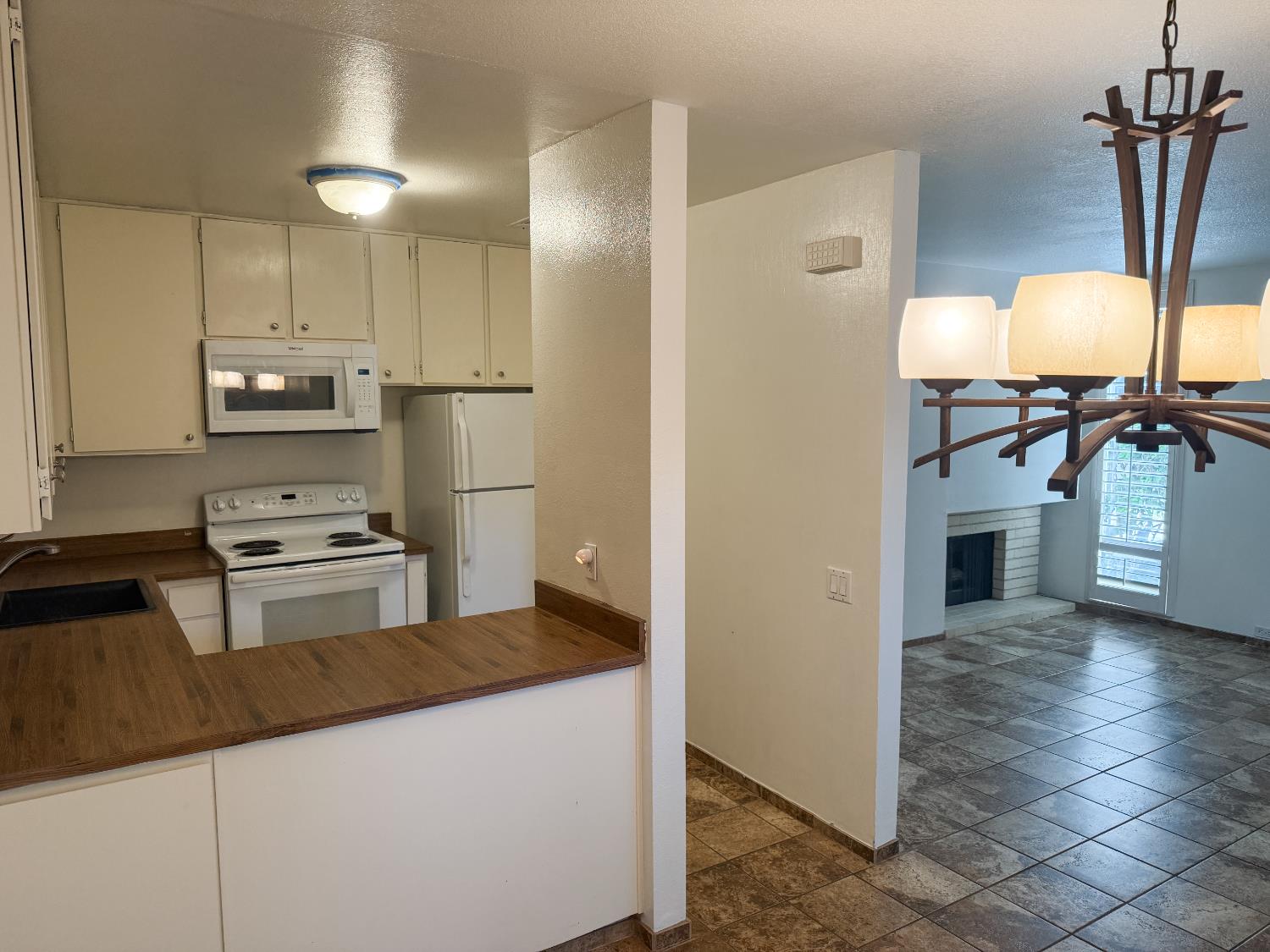 Detail Gallery Image 8 of 17 For 613 Woodside Sierra #5,  Sacramento,  CA 95825 - 1 Beds | 1 Baths