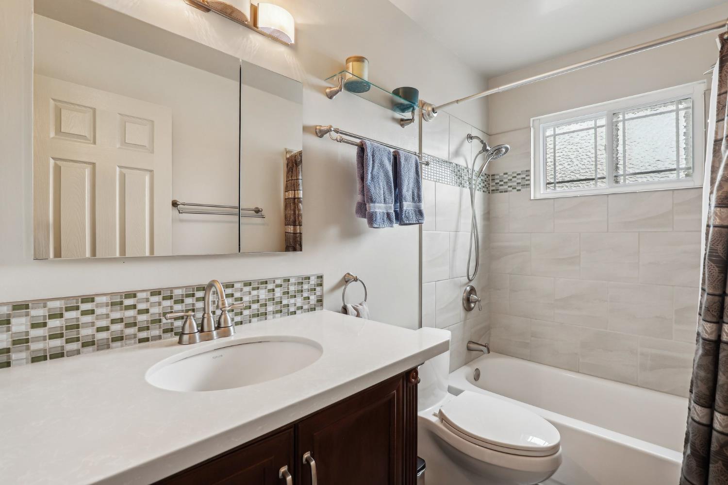 Detail Gallery Image 23 of 33 For 6942 Palmdell Way, Fair Oaks,  CA 95628 - 4 Beds | 2 Baths