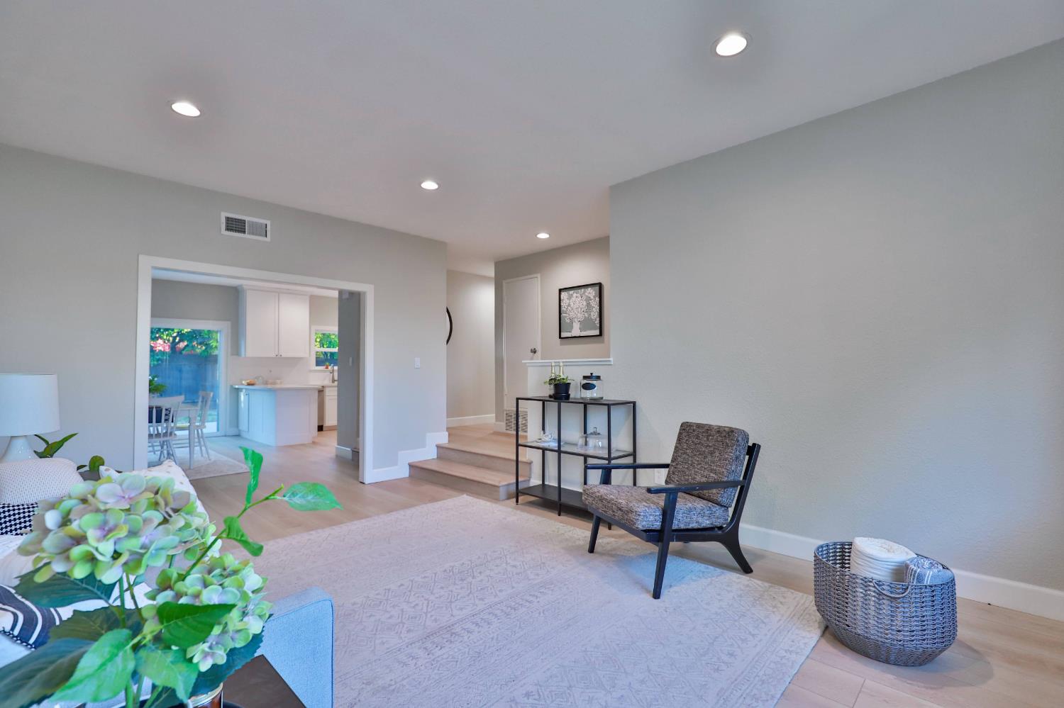 Lake Forest Drive, Sacramento, California image 5
