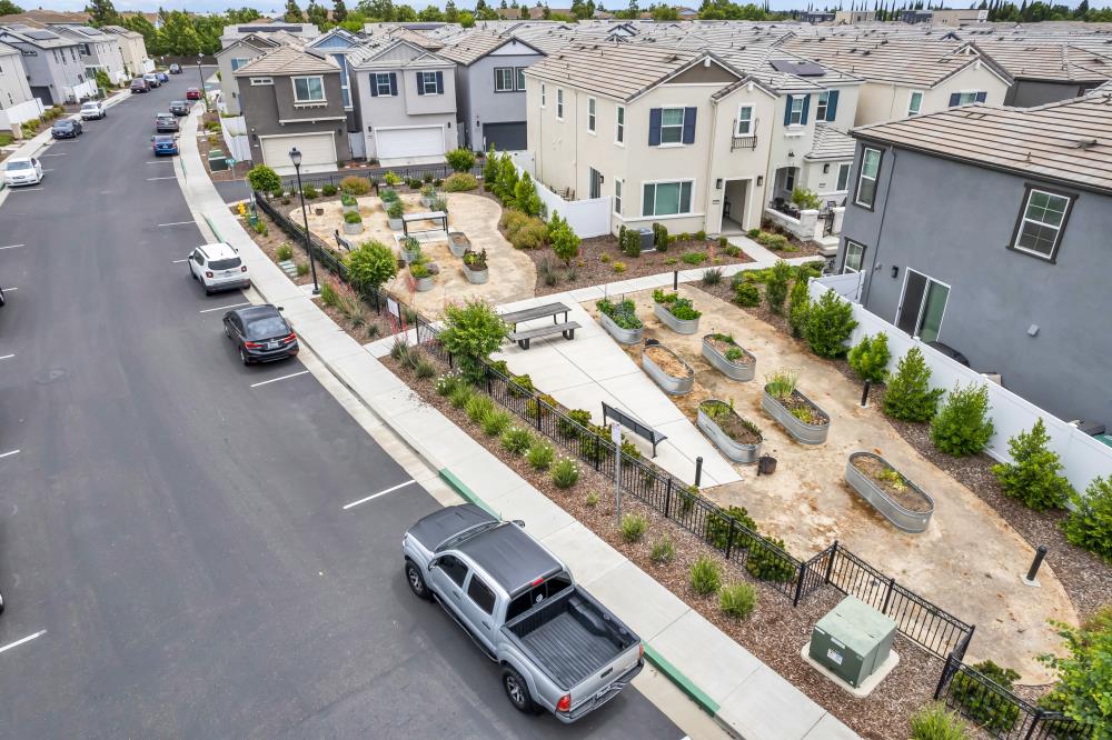 Tanager Court, West Sacramento, California image 45
