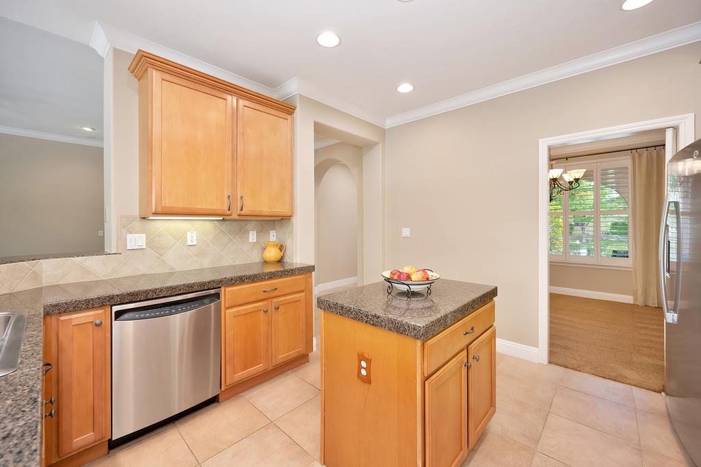 Detail Gallery Image 15 of 99 For 5730 Palmera Ln, Sacramento,  CA 95835 - 2 Beds | 2 Baths
