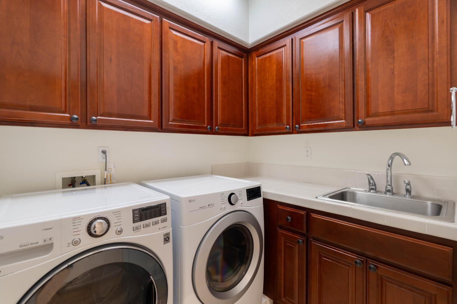 Detail Gallery Image 17 of 36 For 251 Martis Valley Cir, Sacramento,  CA 95835 - 4 Beds | 2/1 Baths