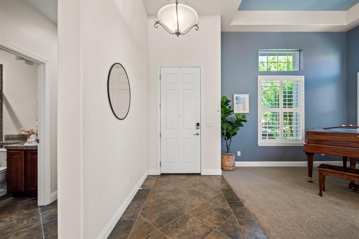 Detail Gallery Image 5 of 56 For 11896 Slate Falls Way, Rancho Cordova,  CA 95742 - 5 Beds | 3 Baths