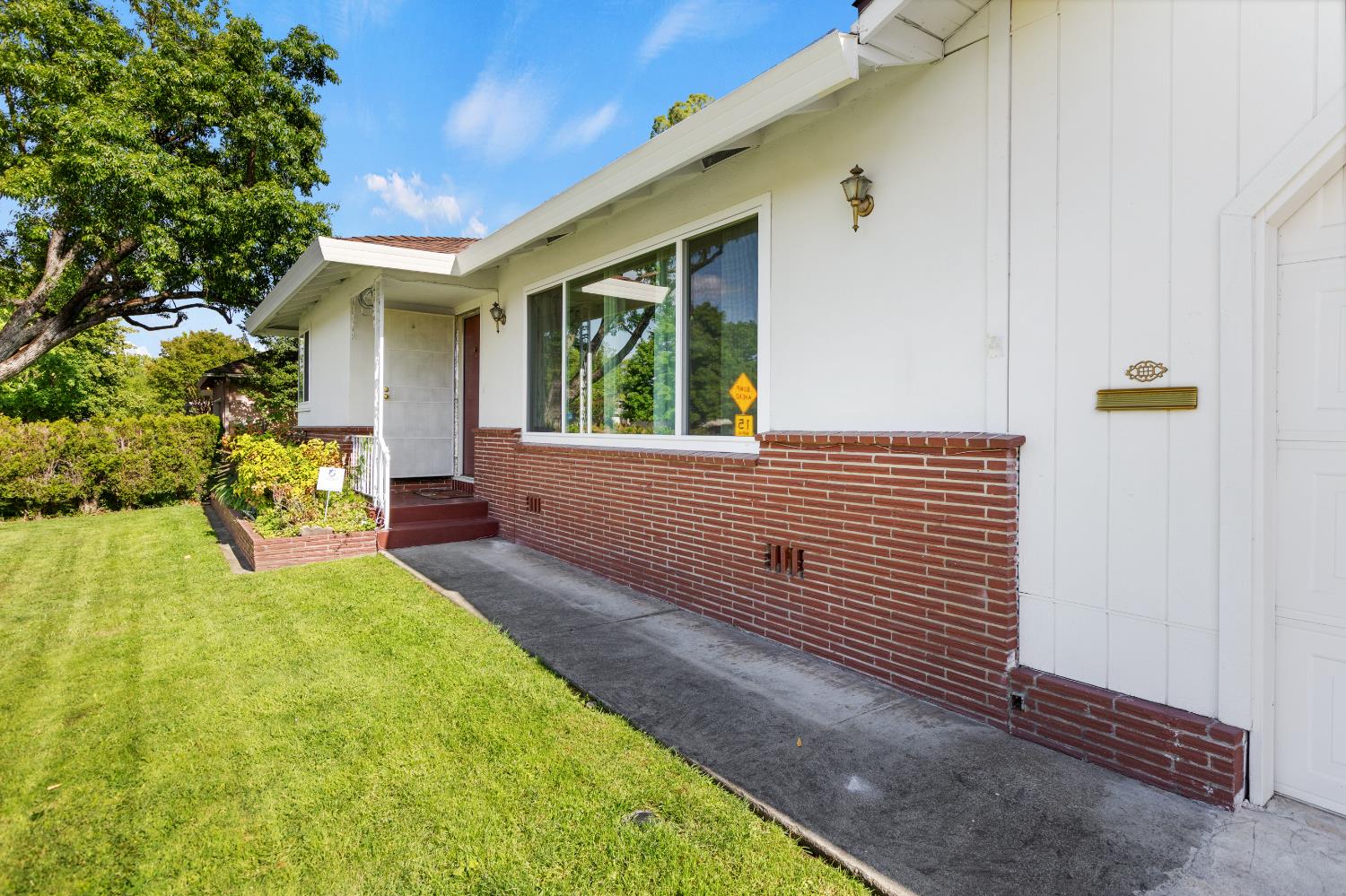 Detail Gallery Image 3 of 47 For 1824 Maryal Dr, Sacramento,  CA 95864 - 3 Beds | 2 Baths