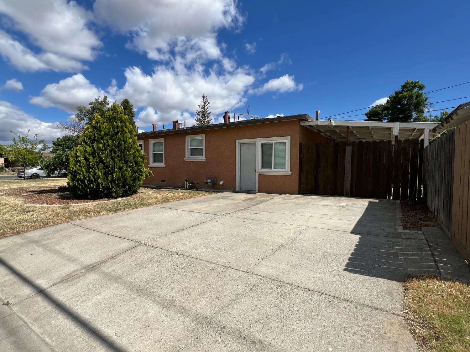 Detail Gallery Image 3 of 17 For 1203 L St, Newman,  CA 95360 - 3 Beds | 2 Baths