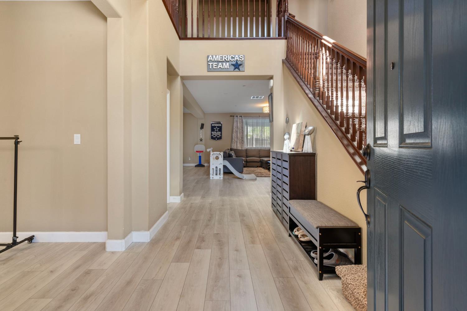Detail Gallery Image 5 of 46 For 2317 Mathar Dr, Manteca,  CA 95337 - 5 Beds | 4/1 Baths