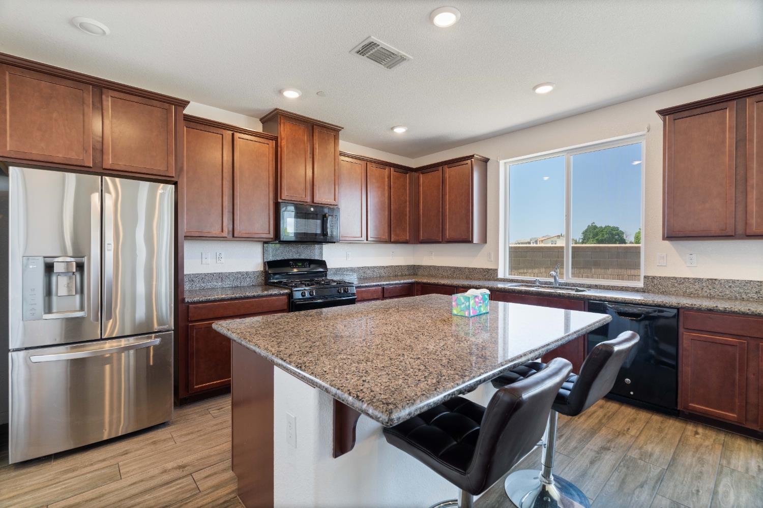Detail Gallery Image 18 of 61 For 7753 Finnhorse Way, Sacramento,  CA 95828 - 4 Beds | 3 Baths