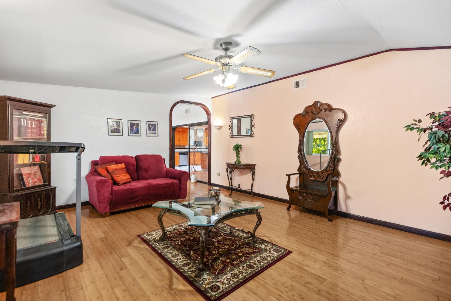 Detail Gallery Image 15 of 47 For 1824 Maryal Dr, Sacramento,  CA 95864 - 3 Beds | 2 Baths