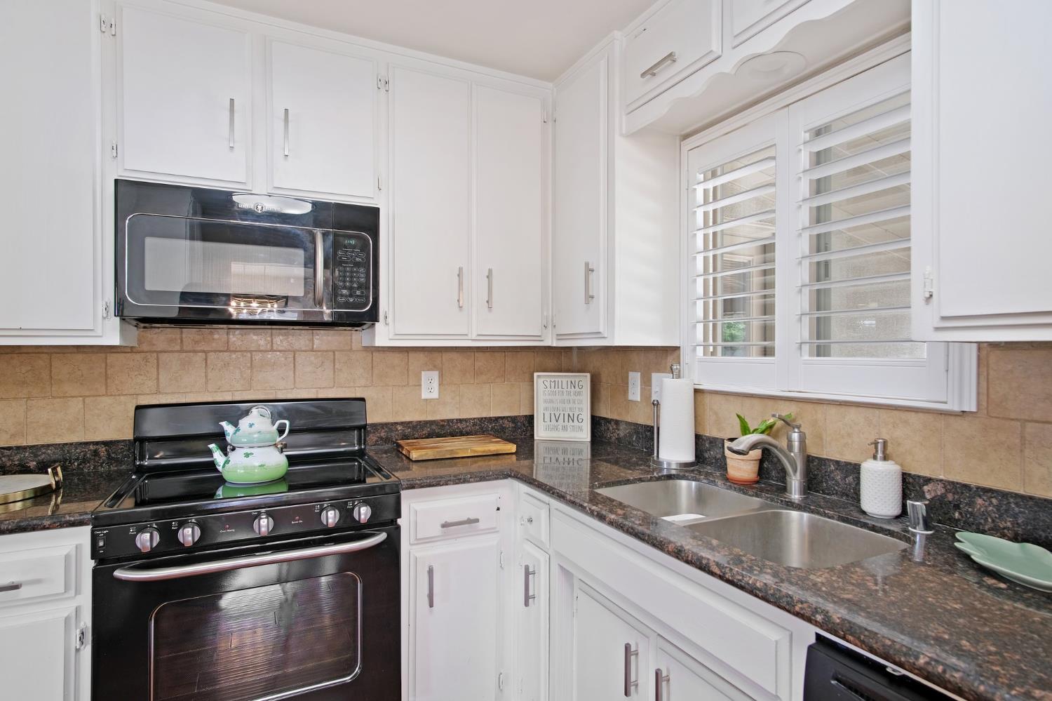 Detail Gallery Image 9 of 23 For 2416 Annhurst Ave, Turlock,  CA 95382 - 3 Beds | 2 Baths