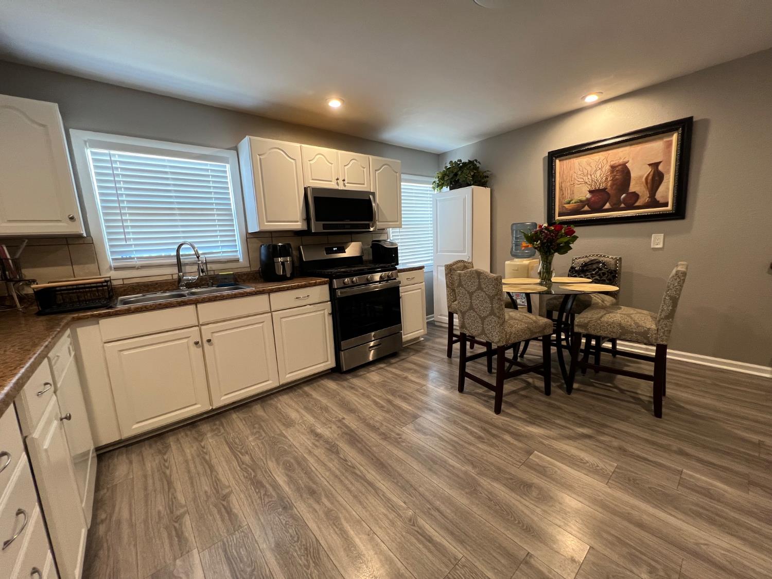 Detail Gallery Image 6 of 17 For 1203 L St, Newman,  CA 95360 - 3 Beds | 2 Baths