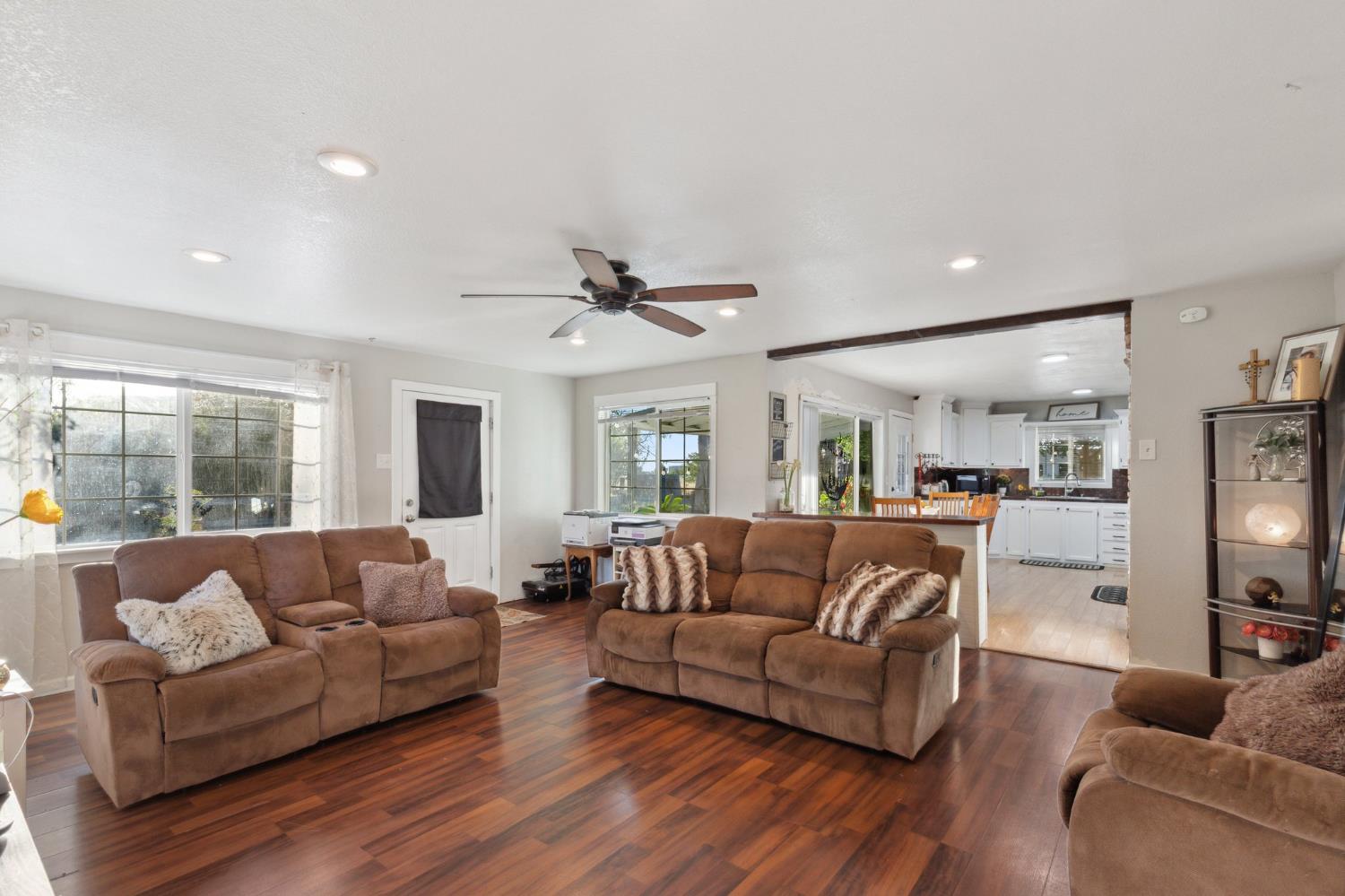 Detail Gallery Image 8 of 21 For 3935 Sunny Rd, Stockton,  CA 95215 - 3 Beds | 1/1 Baths