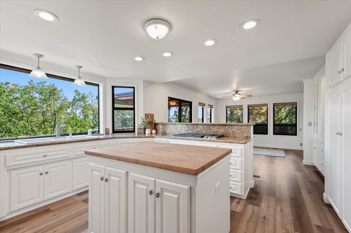 Troy Court, Grass Valley, California image 24