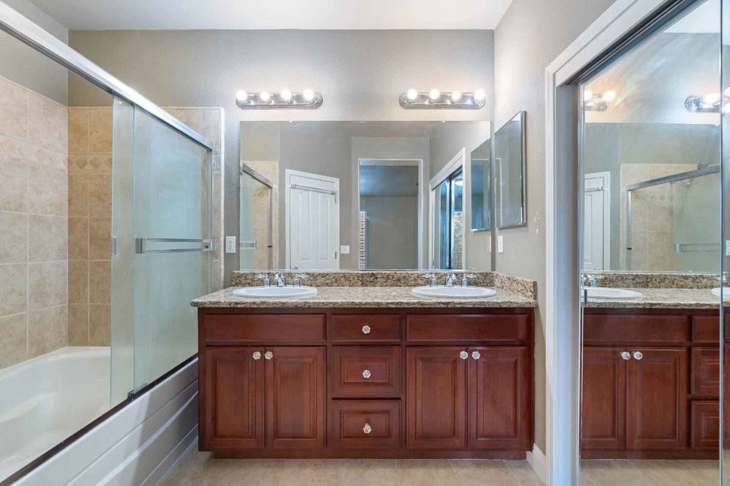 Detail Gallery Image 21 of 36 For 251 Martis Valley Cir, Sacramento,  CA 95835 - 4 Beds | 2/1 Baths