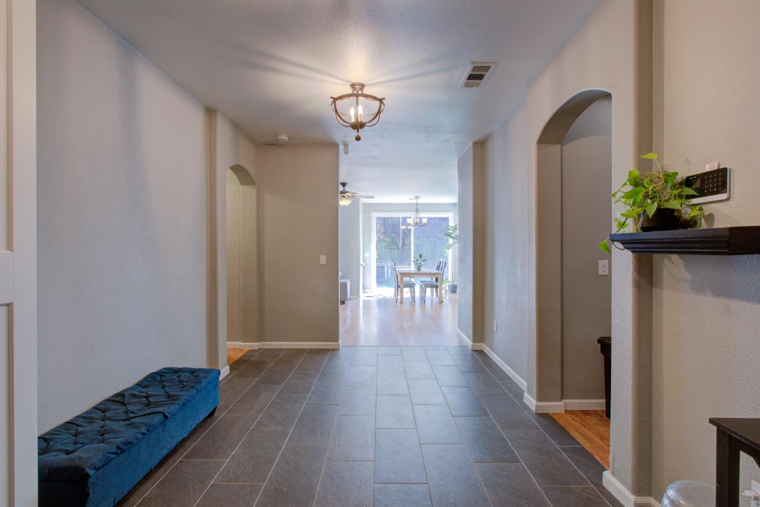 Detail Gallery Image 7 of 49 For 2341 Summersong Ct, Turlock,  CA 95382 - 6 Beds | 3 Baths