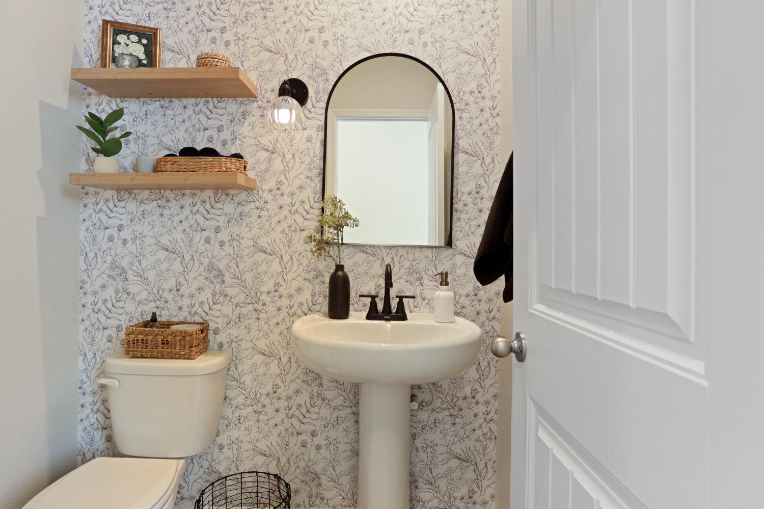 Detail Gallery Image 7 of 38 For 3921 Dedication Dr, Turlock,  CA 95382 - 3 Beds | 2/1 Baths