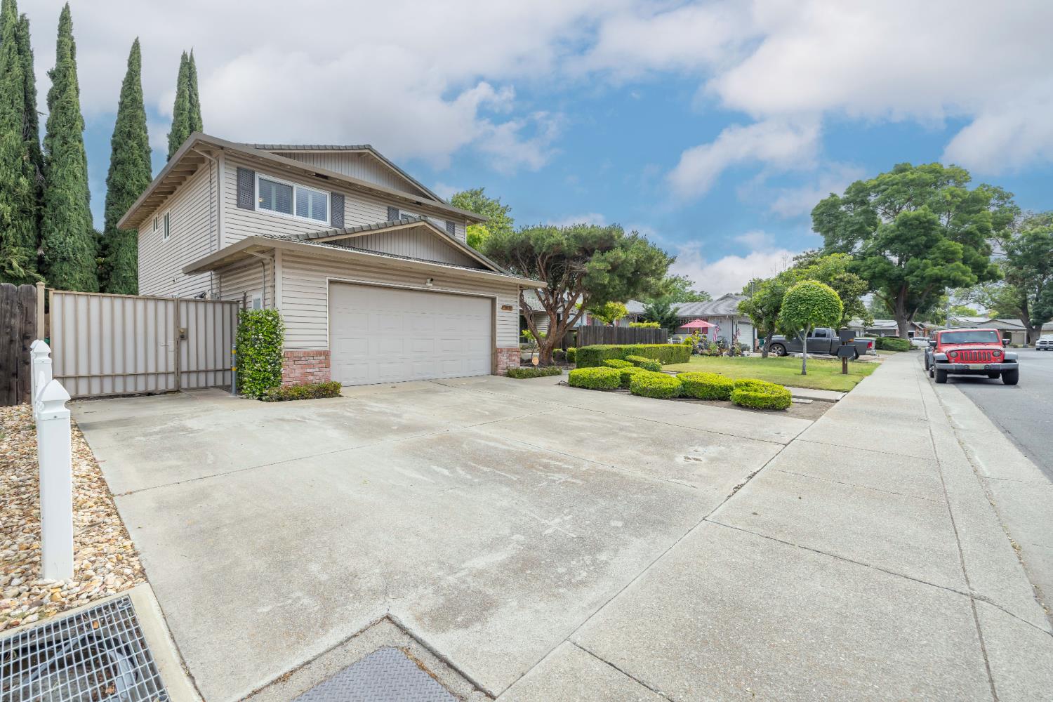 Detail Gallery Image 2 of 52 For 1917 Santa Fe Dr, Stockton,  CA 95209 - 4 Beds | 3 Baths