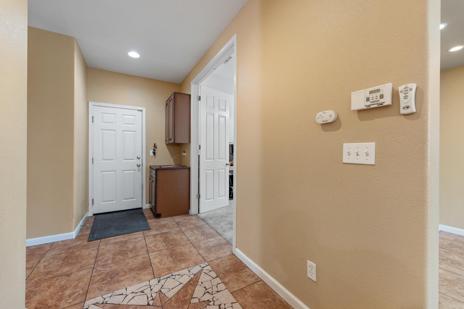 Massimo Circle, Stockton, California image 14