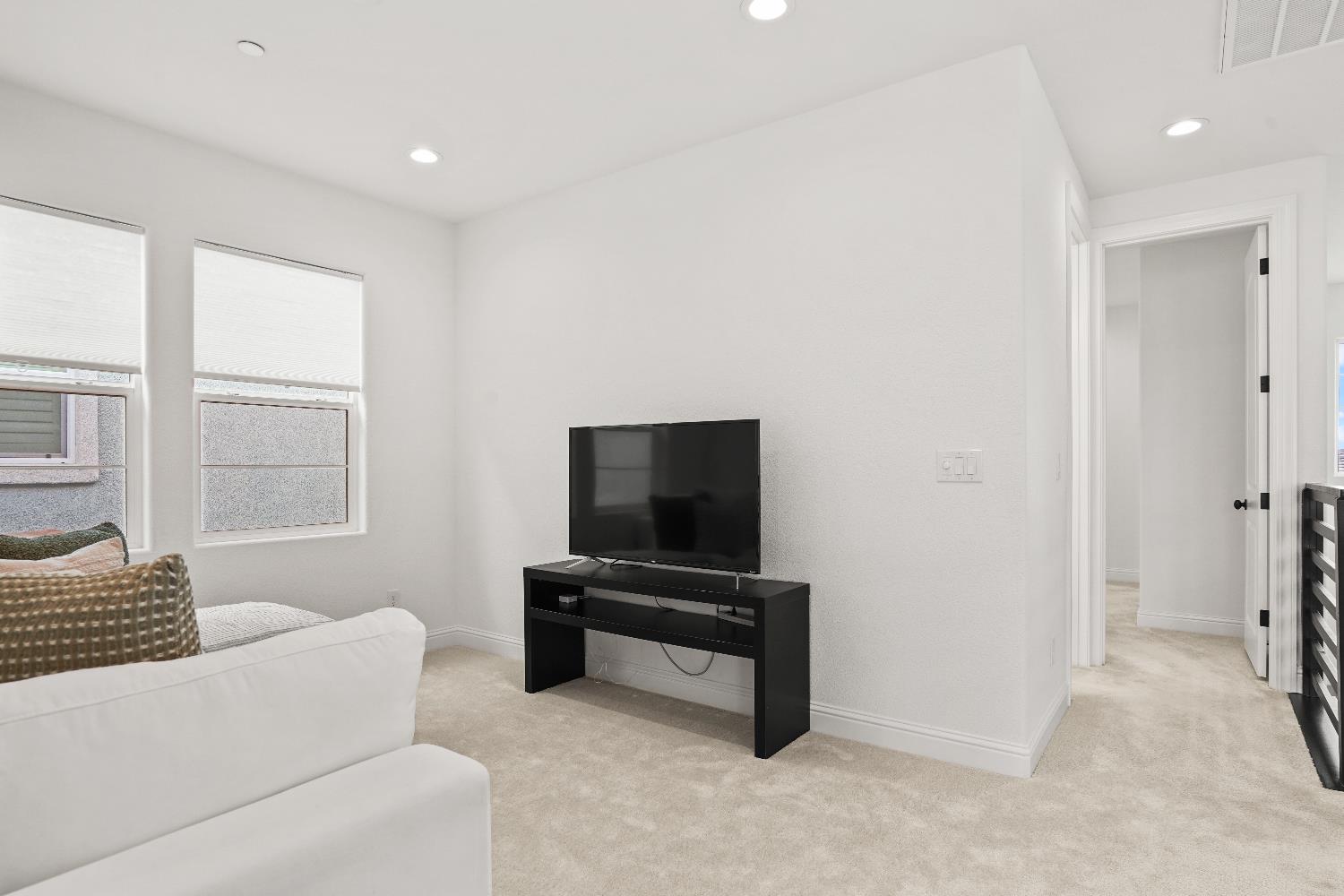 Detail Gallery Image 43 of 71 For 12840 Pier View Way, Rancho Cordova,  CA 95742 - 4 Beds | 3/1 Baths