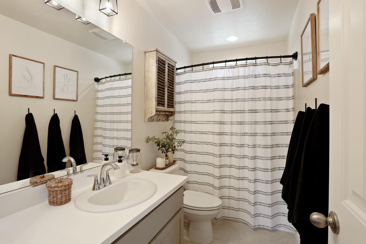 Detail Gallery Image 22 of 38 For 3921 Dedication Dr, Turlock,  CA 95382 - 3 Beds | 2/1 Baths