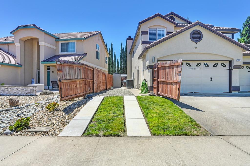 Detail Gallery Image 5 of 60 For 437 Anacapa Dr, Roseville,  CA 95678 - 4 Beds | 2/1 Baths