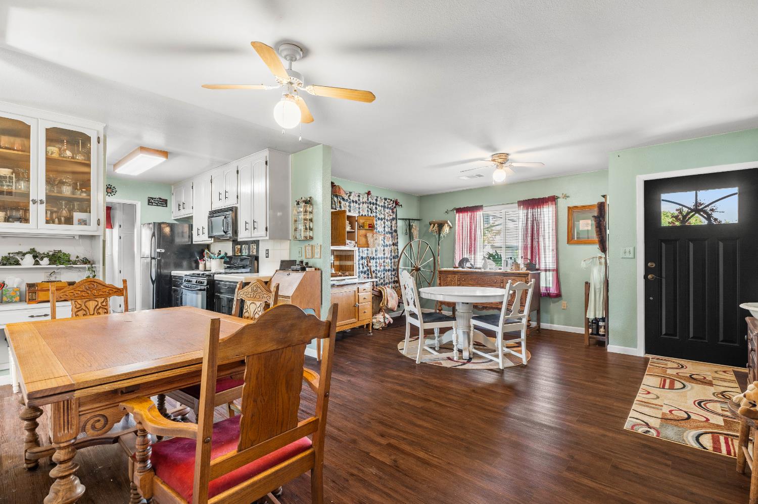 Detail Gallery Image 5 of 28 For 2820 Marble Dr, Modesto,  CA 95355 - 3 Beds | 2 Baths
