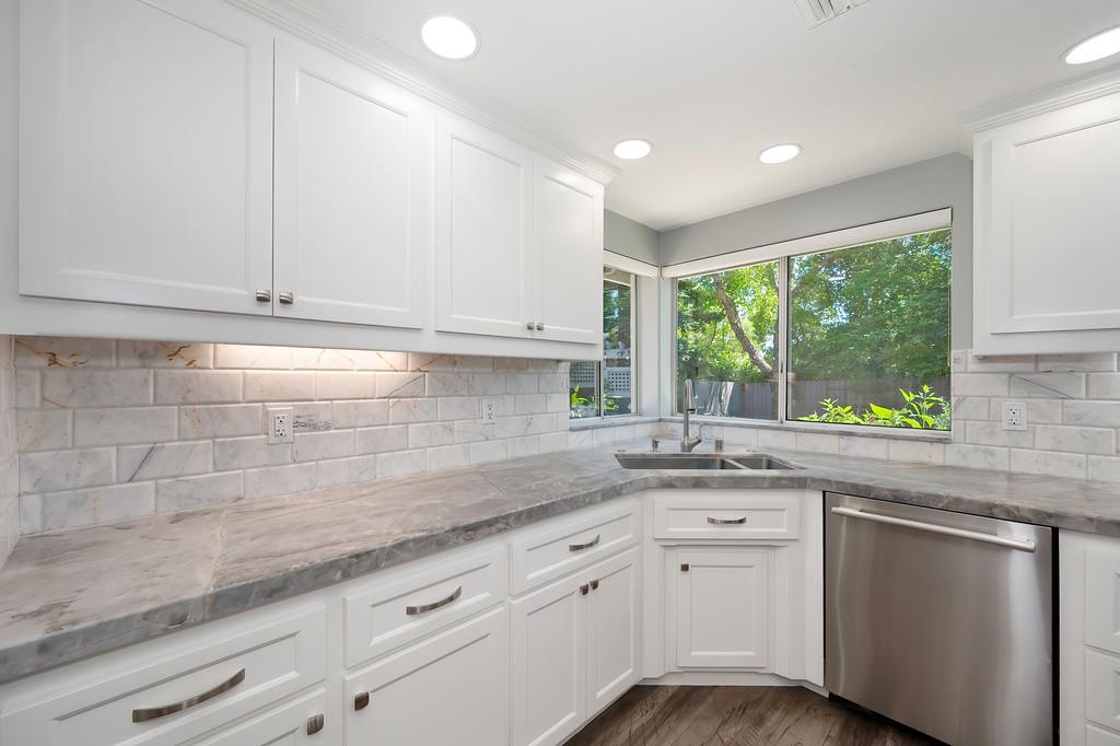 Detail Gallery Image 15 of 74 For 4715 Copperfield Cir, Granite Bay,  CA 95746 - 4 Beds | 3 Baths
