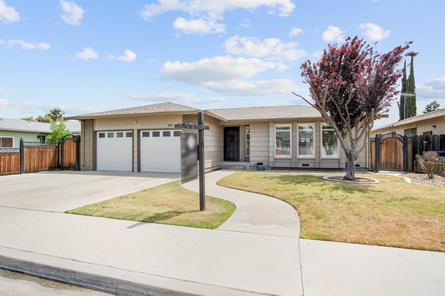 Detail Gallery Image 3 of 23 For 2416 Annhurst Ave, Turlock,  CA 95382 - 3 Beds | 2 Baths