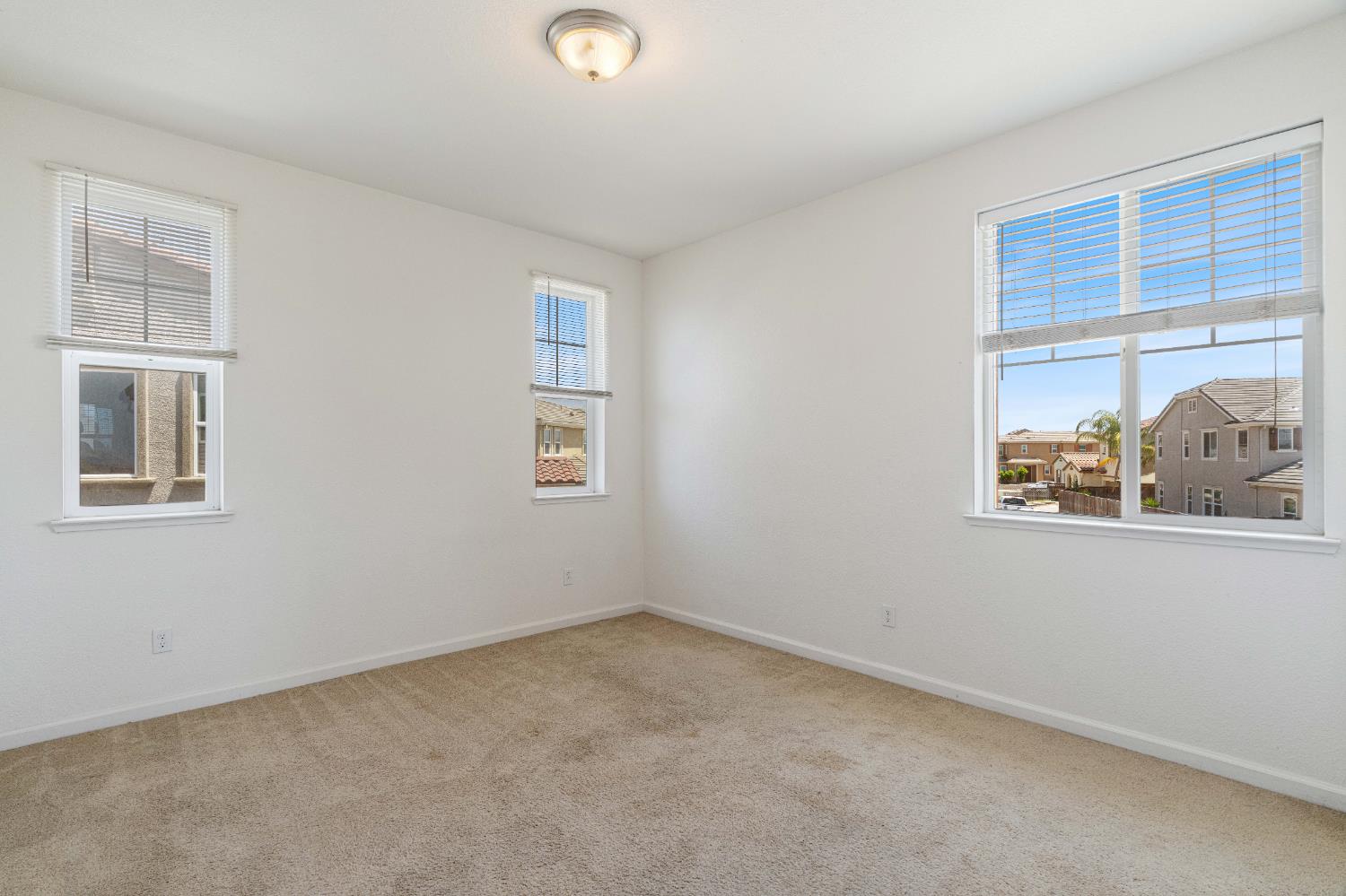 Detail Gallery Image 24 of 61 For 7753 Finnhorse Way, Sacramento,  CA 95828 - 4 Beds | 3 Baths