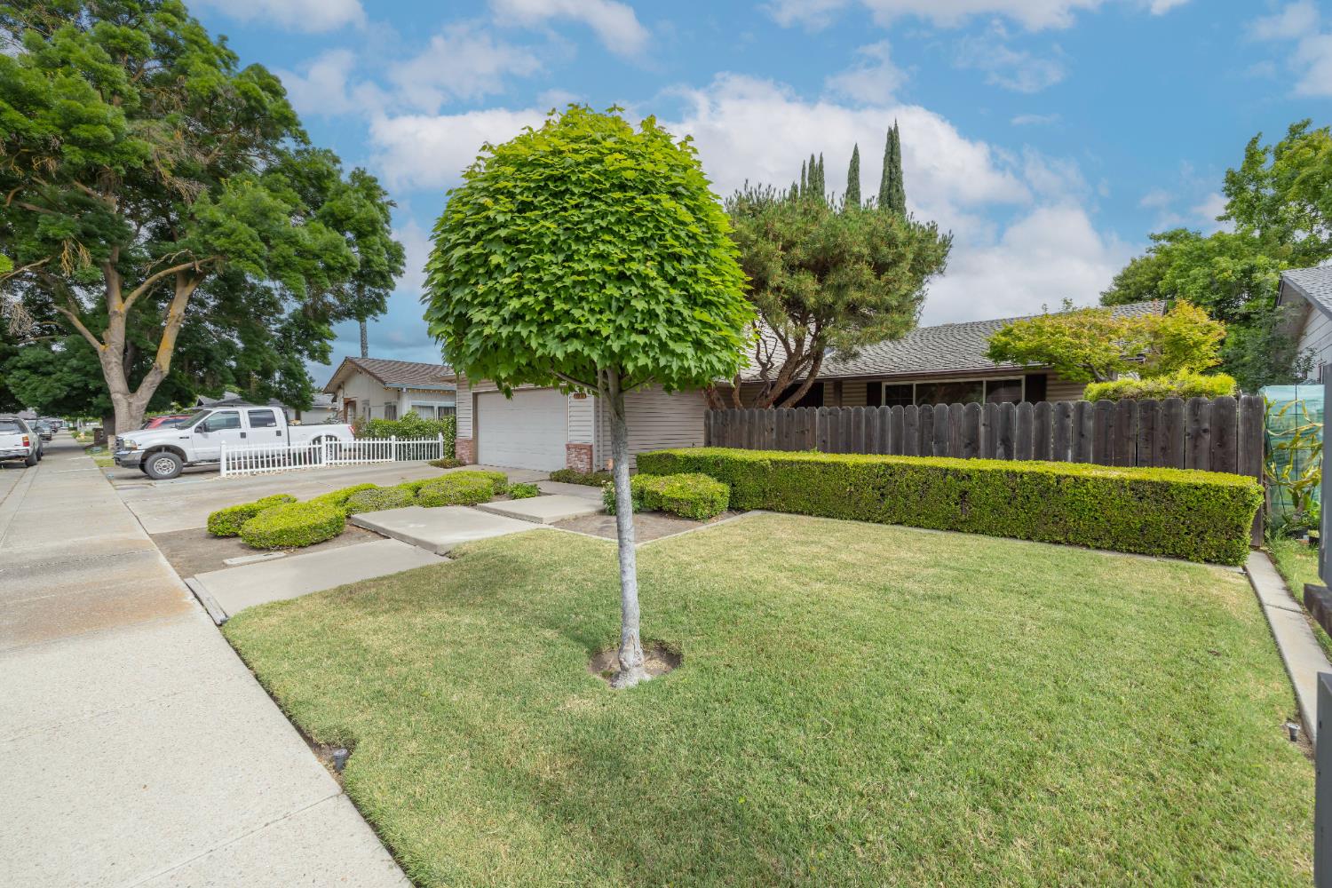 Detail Gallery Image 3 of 52 For 1917 Santa Fe Dr, Stockton,  CA 95209 - 4 Beds | 3 Baths