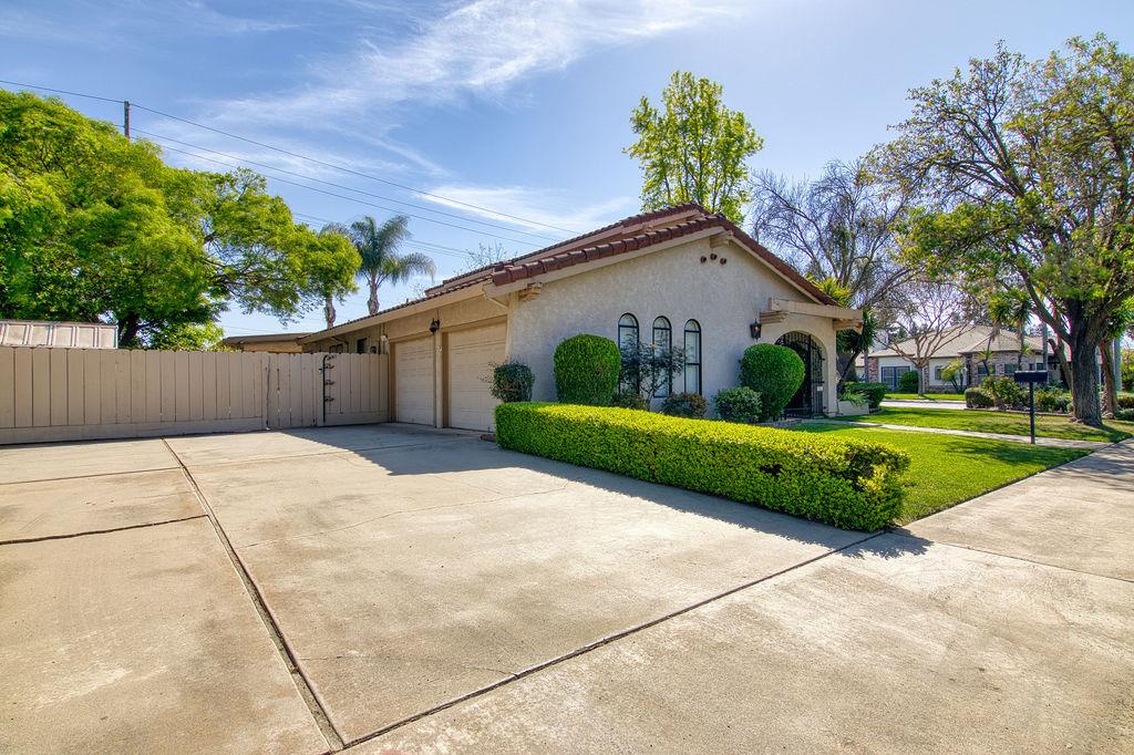 Detail Gallery Image 3 of 41 For 3100 Bridle Path Ln, Modesto,  CA 95356 - 3 Beds | 2/1 Baths
