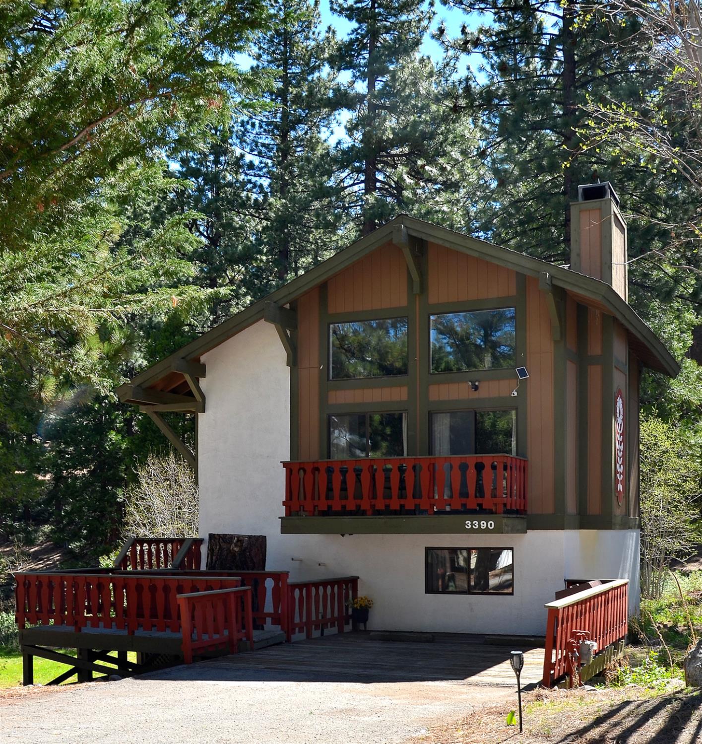 Detail Gallery Image 22 of 36 For 3390 Pine Hill, South Lake Tahoe,  CA 96150 - 2 Beds | 1/2 Baths