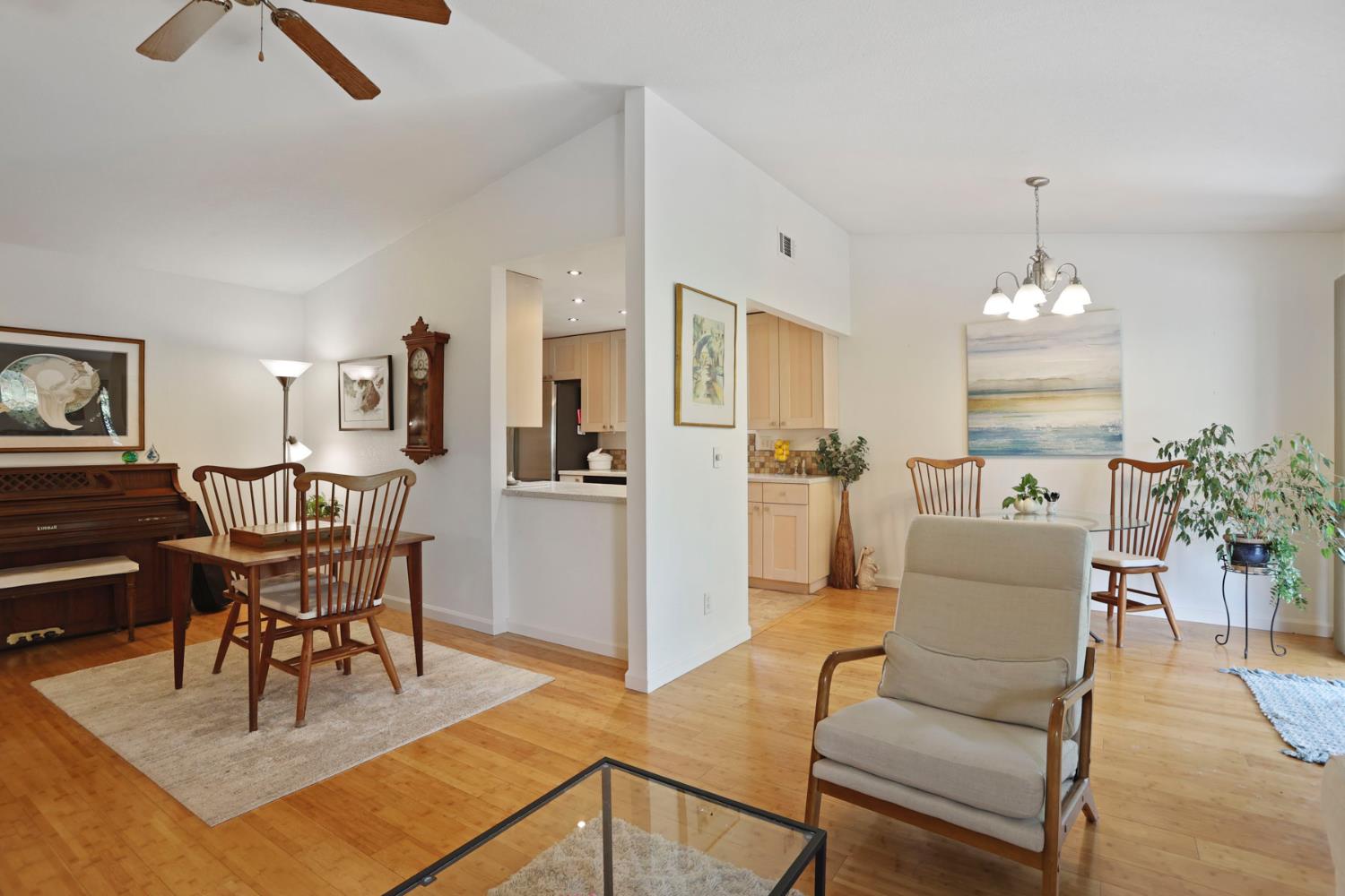 Detail Gallery Image 6 of 30 For 403 Valley Ave, Lodi,  CA 95240 - 3 Beds | 2 Baths
