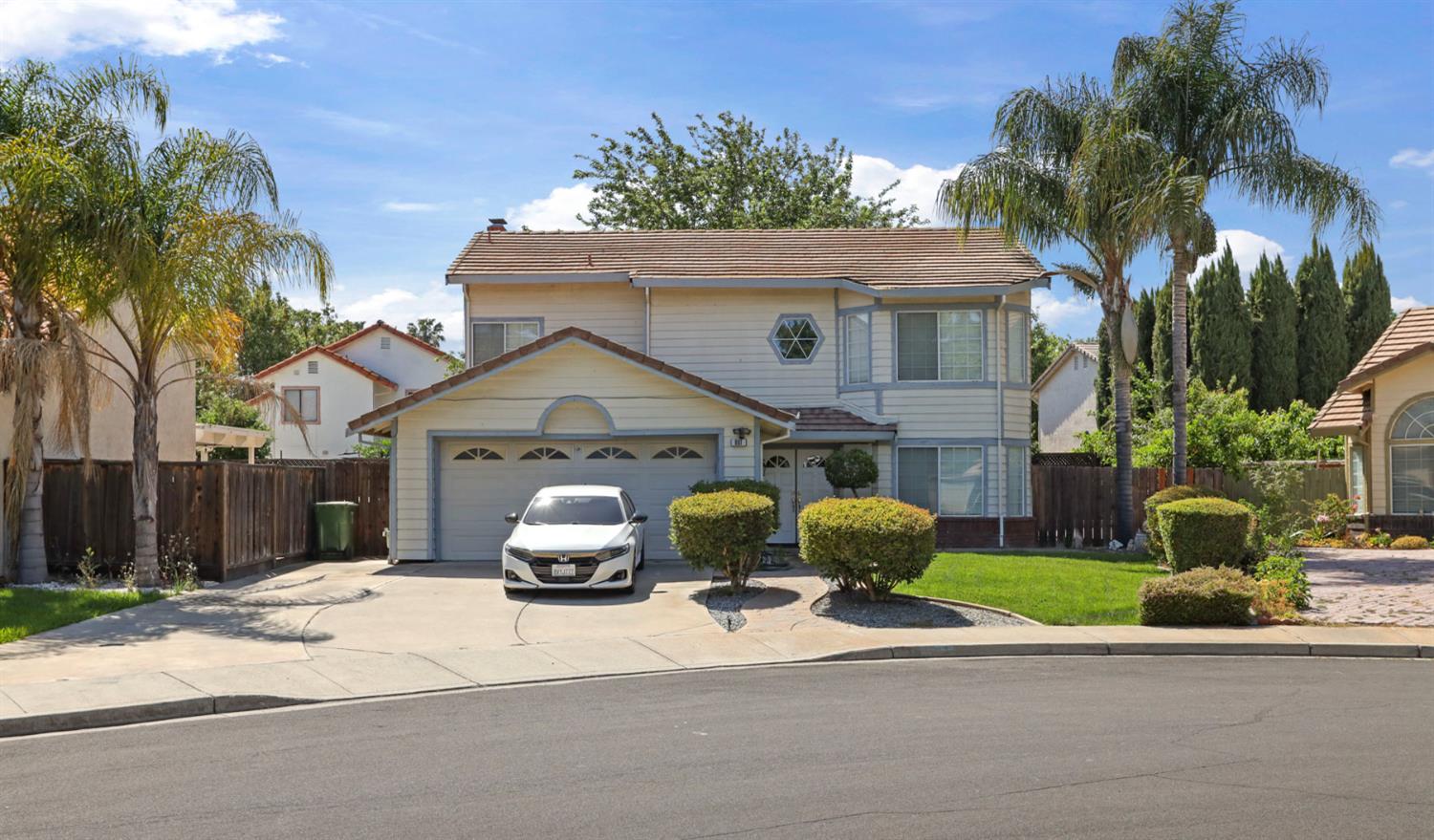 Detail Gallery Image 2 of 4 For 881 Lassen Ct, Tracy,  CA 95376 - 4 Beds | 2/1 Baths