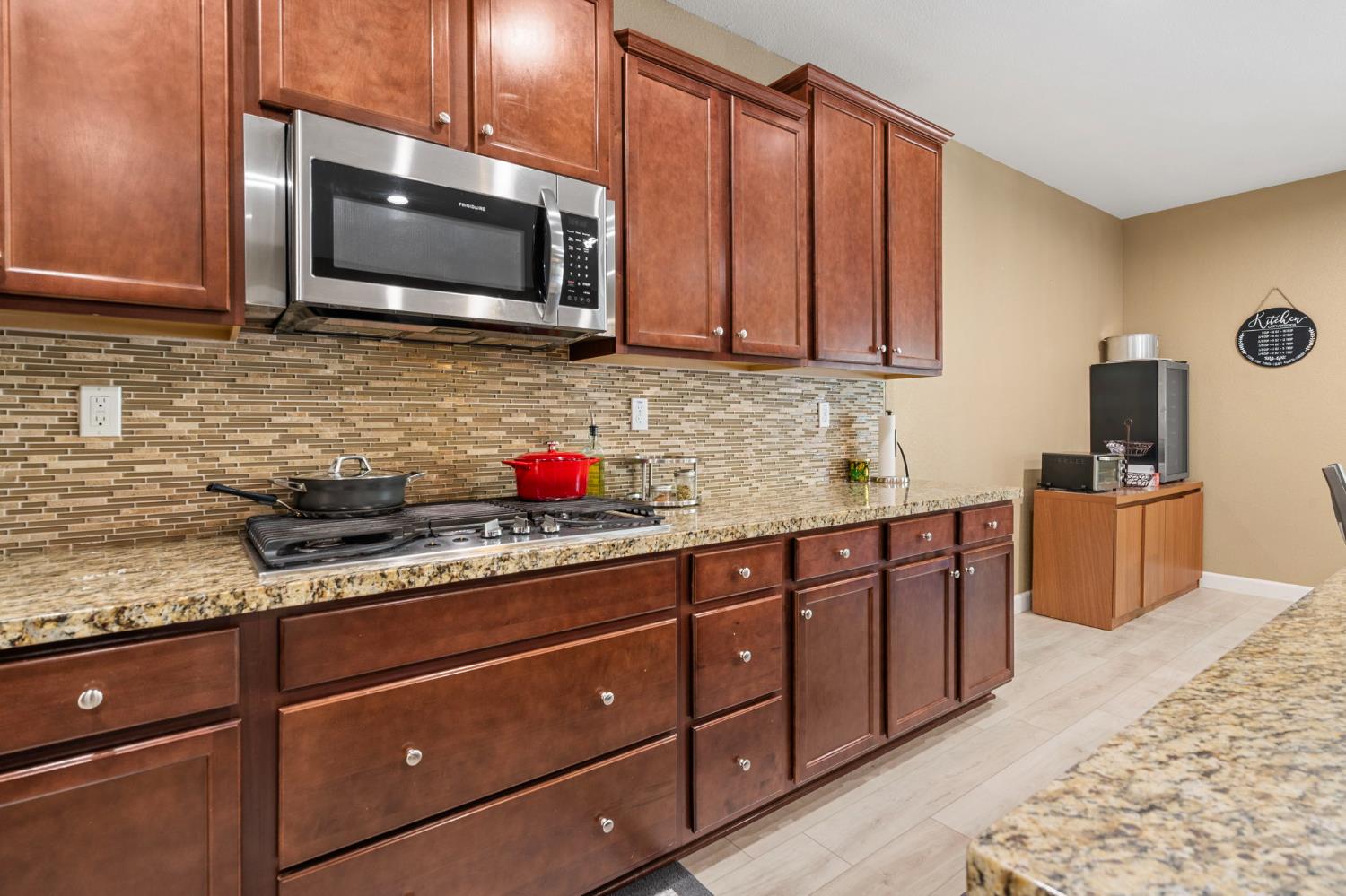 Detail Gallery Image 15 of 46 For 2317 Mathar Dr, Manteca,  CA 95337 - 5 Beds | 4/1 Baths