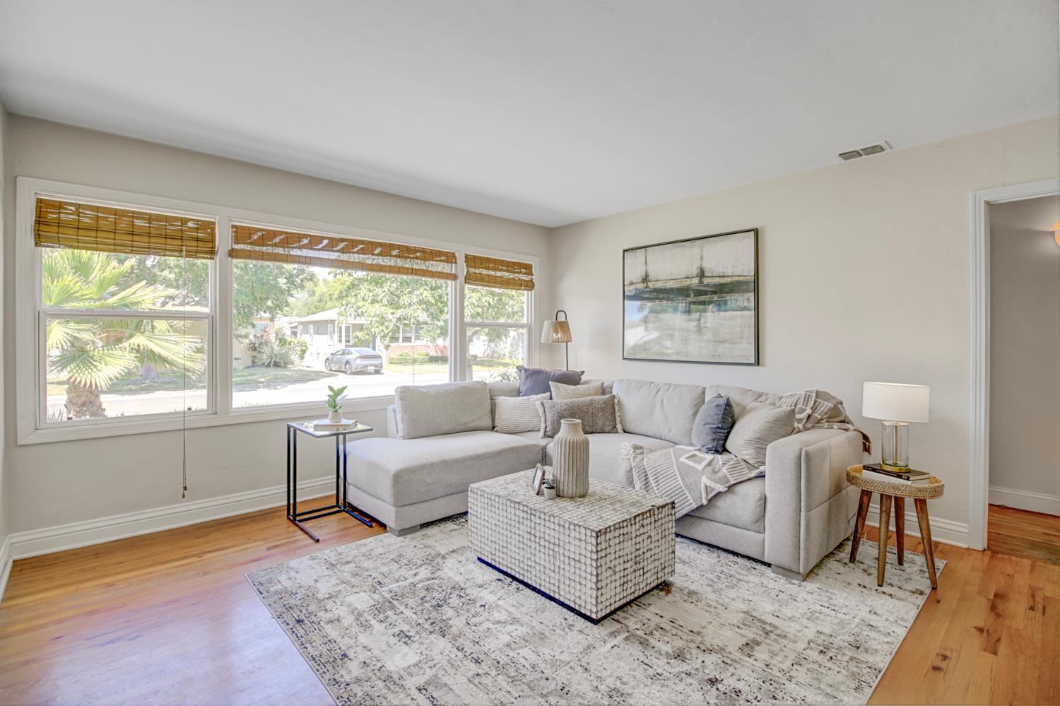 Detail Gallery Image 6 of 48 For 5960 12th Ave, Sacramento,  CA 95820 - 3 Beds | 1 Baths