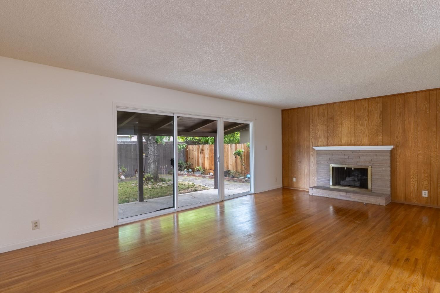 Detail Gallery Image 11 of 26 For 1610 Maplewood Dr, Modesto,  CA 95350 - 3 Beds | 2 Baths