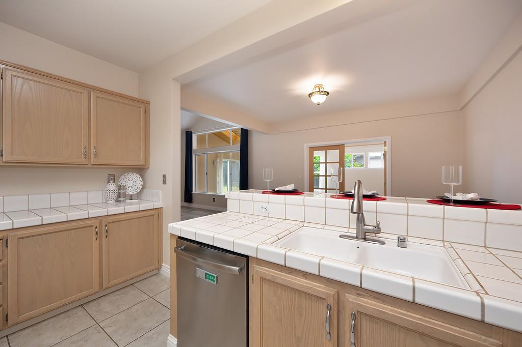 Detail Gallery Image 27 of 78 For 1341 Trevor Ct, Roseville,  CA 95678 - 4 Beds | 2/1 Baths