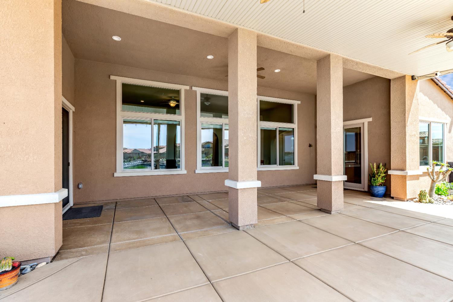 Detail Gallery Image 31 of 41 For 1587 Como Dr, Manteca,  CA 95337 - 3 Beds | 3/1 Baths