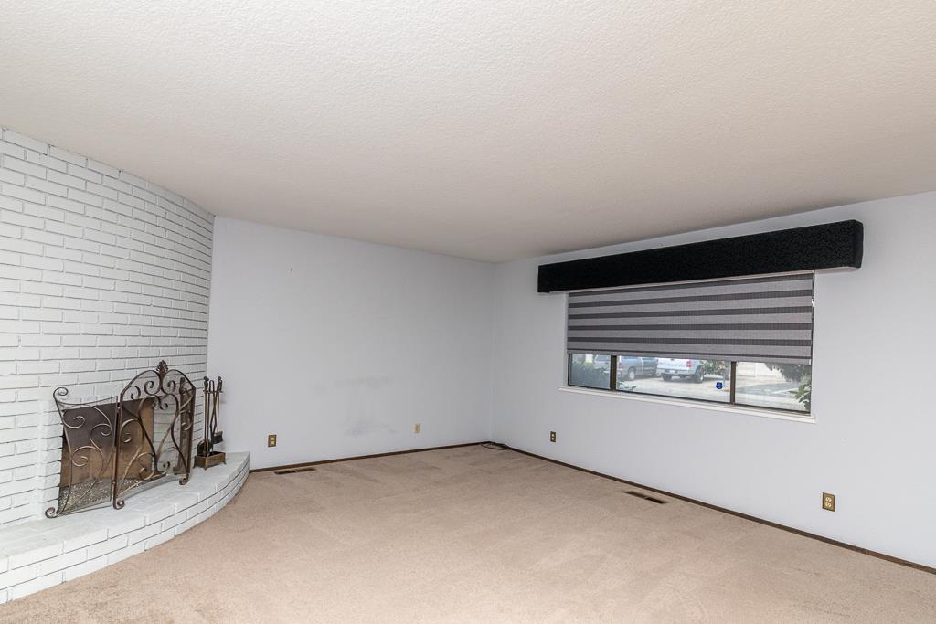 Detail Gallery Image 6 of 46 For 421 Becky Way, Waterford,  CA 95386 - 3 Beds | 2 Baths