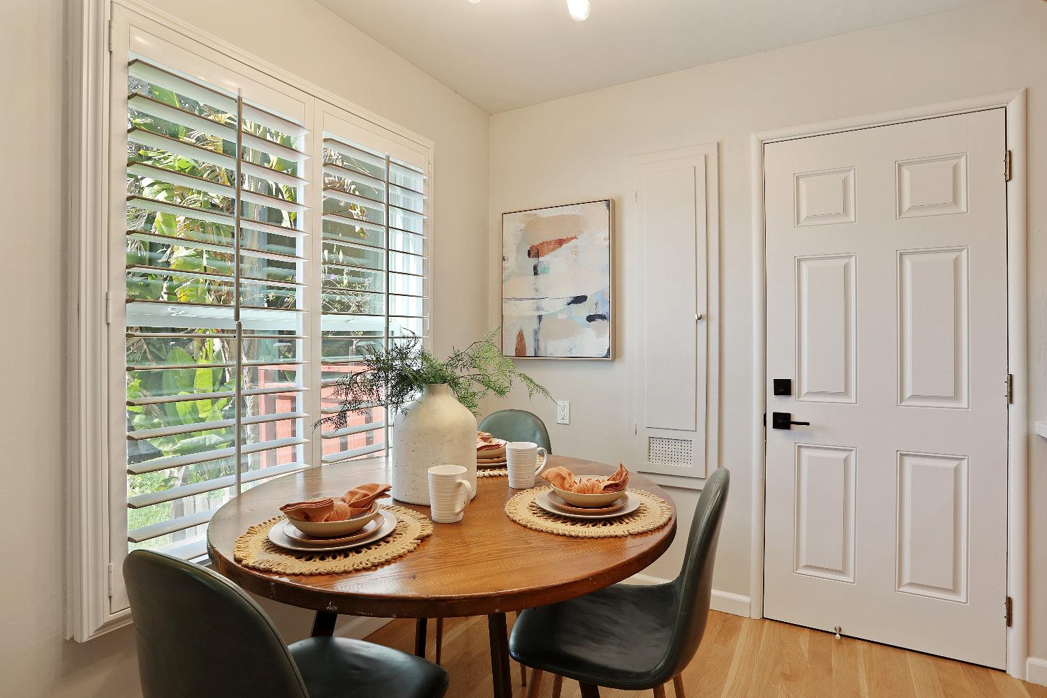 Detail Gallery Image 8 of 27 For 1644 San Pablo Ave #D,  Berkeley,  CA 94702 - 1 Beds | 1 Baths