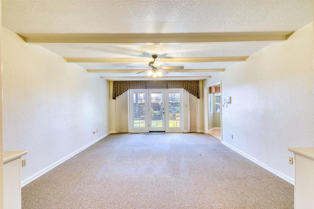 Detail Gallery Image 8 of 41 For 3100 Bridle Path Ln, Modesto,  CA 95356 - 3 Beds | 2/1 Baths